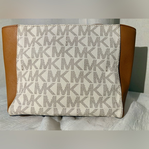 MK Signature Crossbody + Pebbled Leather Zip Wallet Bundle – Like New Gifts - Picture 4 of 12